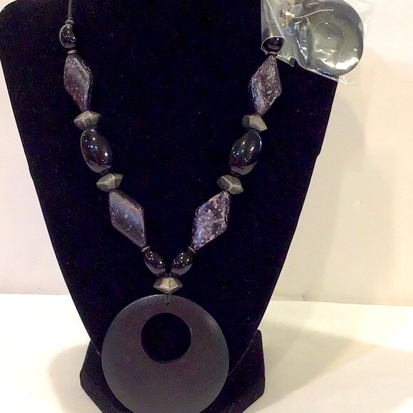 3 pc set!  Purple Necklace, earrings & triple bracelets like new - Picture 3 of 10